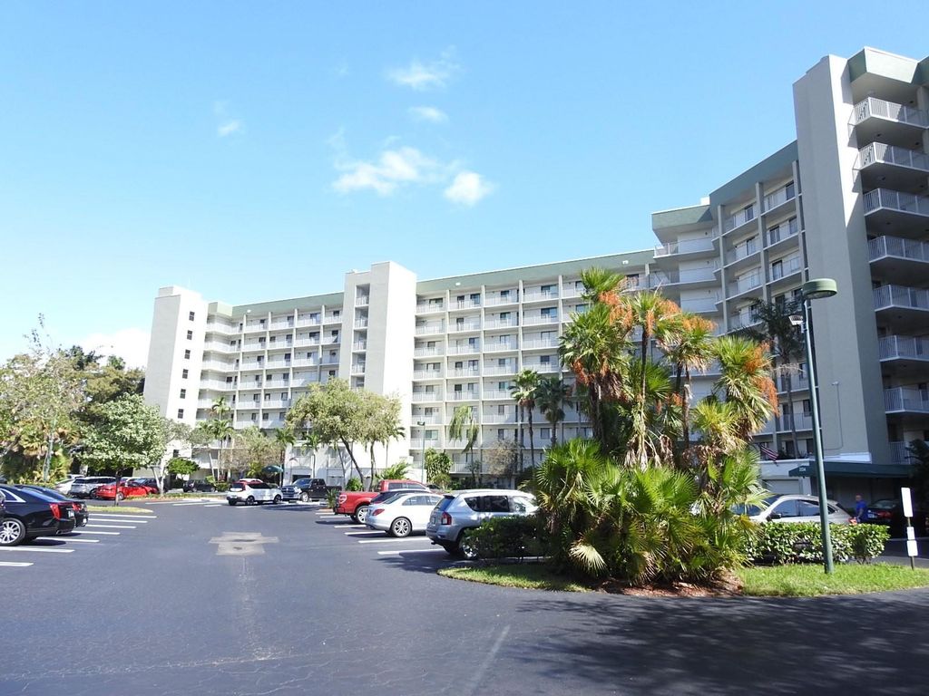 Photo of 2334 S Cypress Bend Drive #811, Pompano Beach, FL 33069 (MLS # F10403062)