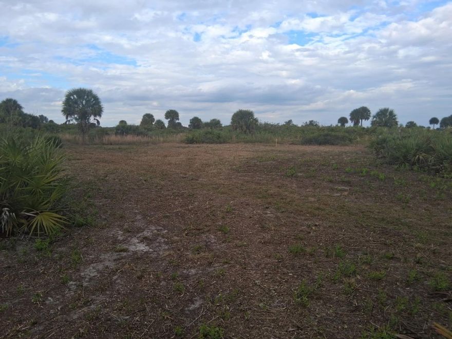Dry buildable lot.  Residential/Agricultural. 1.25 acres NW Okeechobee County. Surveyed, cleared with culvert. Country living at it's finest.