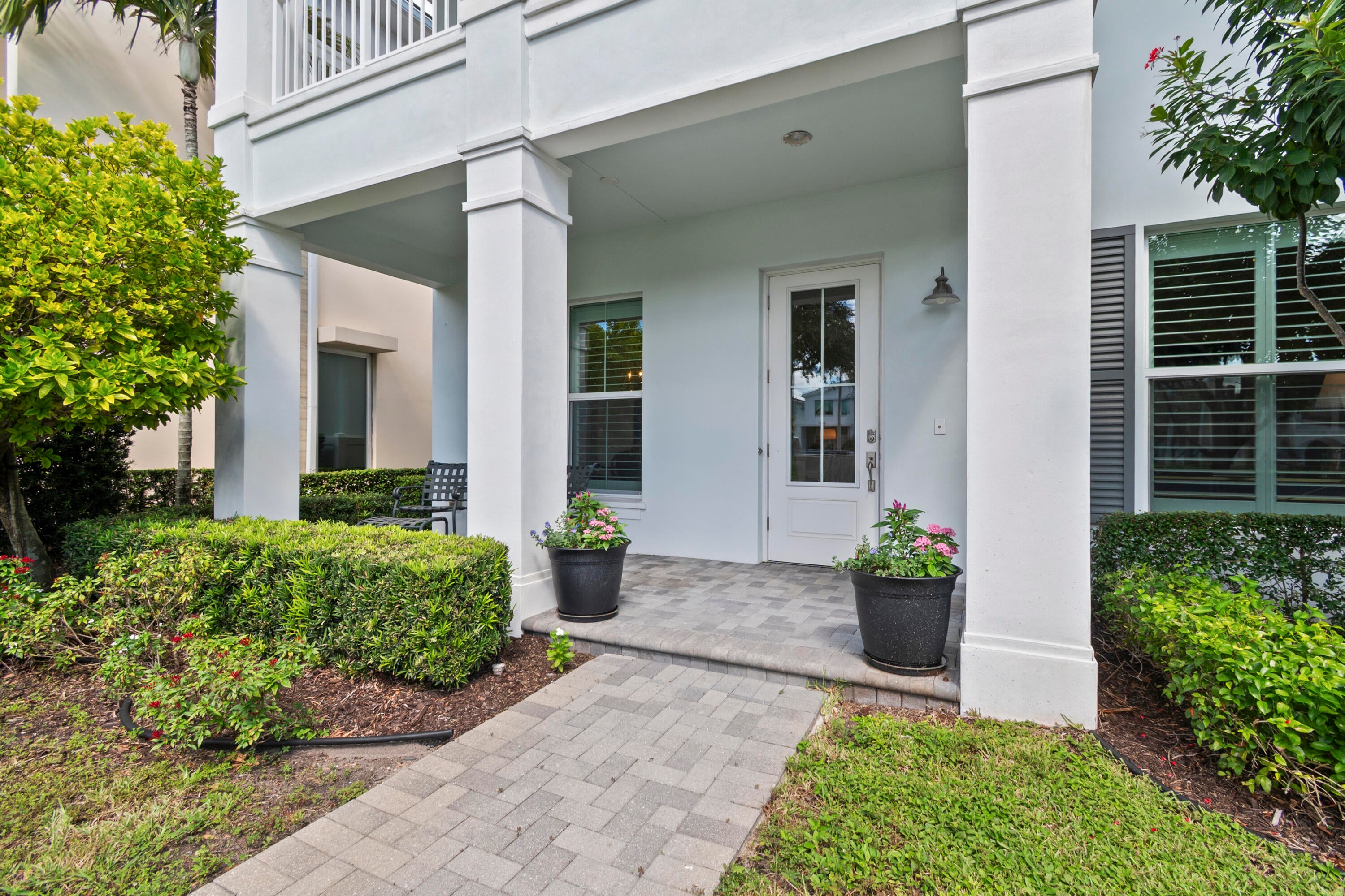 5017 Grandiflora Road