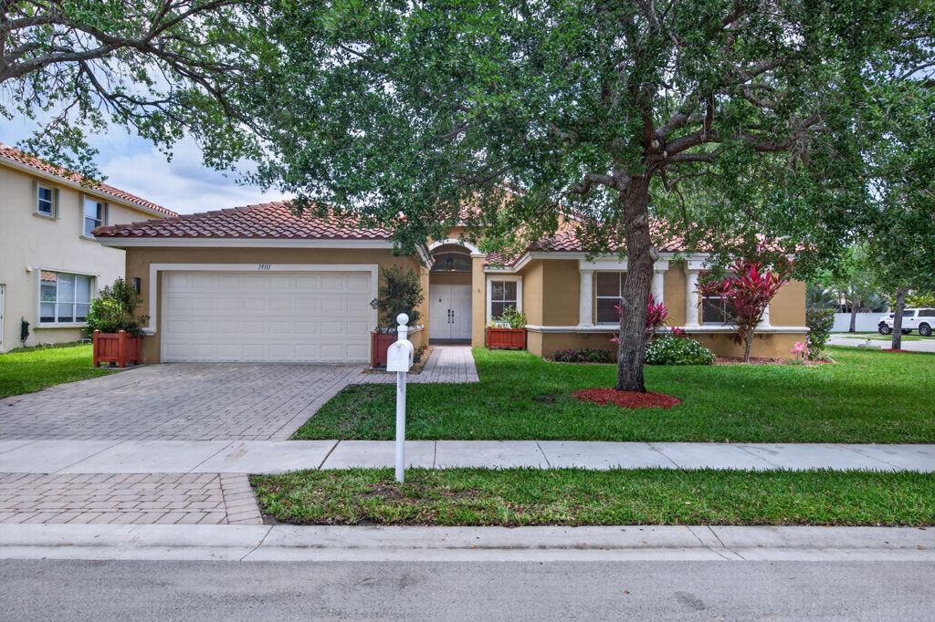 Photo of 19111 SW 8th Street, Pembroke Pines, FL 33029 (MLS # B26022785)