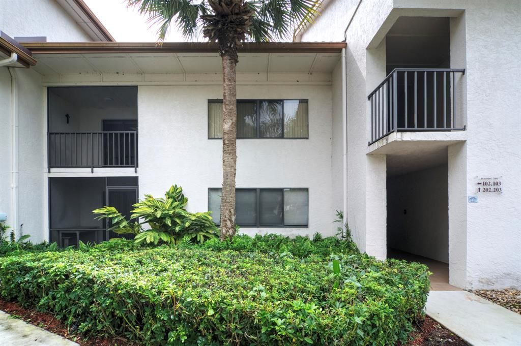 Photo of 3400 Twin Lakes Terrace #203, Fort Pierce, FL 34951 (MLS # R10665736)