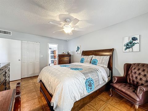 A home in Lauderdale Lakes
