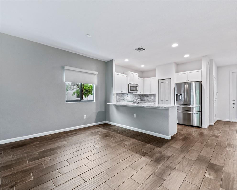 Dixie Landmark 155-10 B - Residential Lease