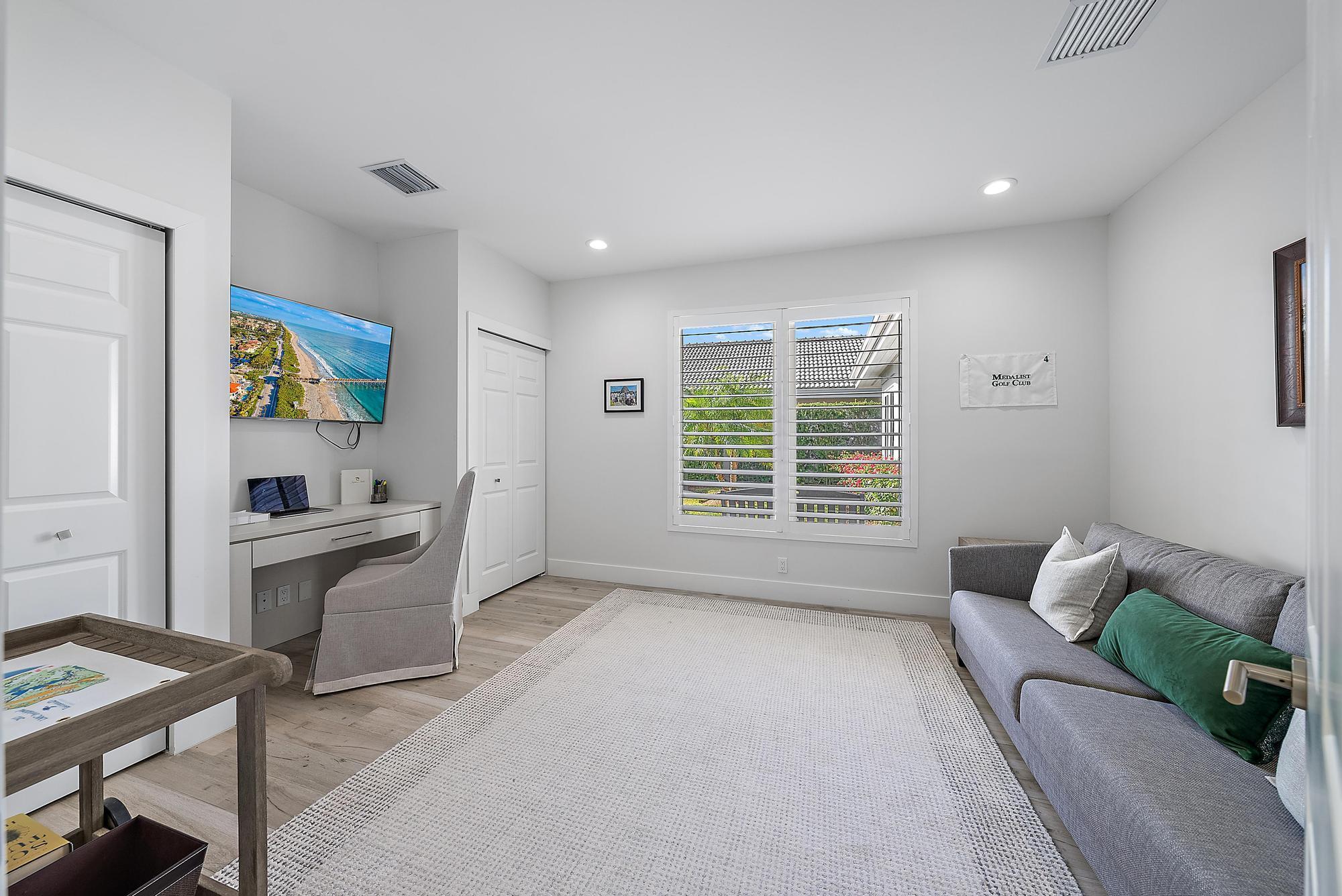 JUPITER HILLS VILLAGE - Residential