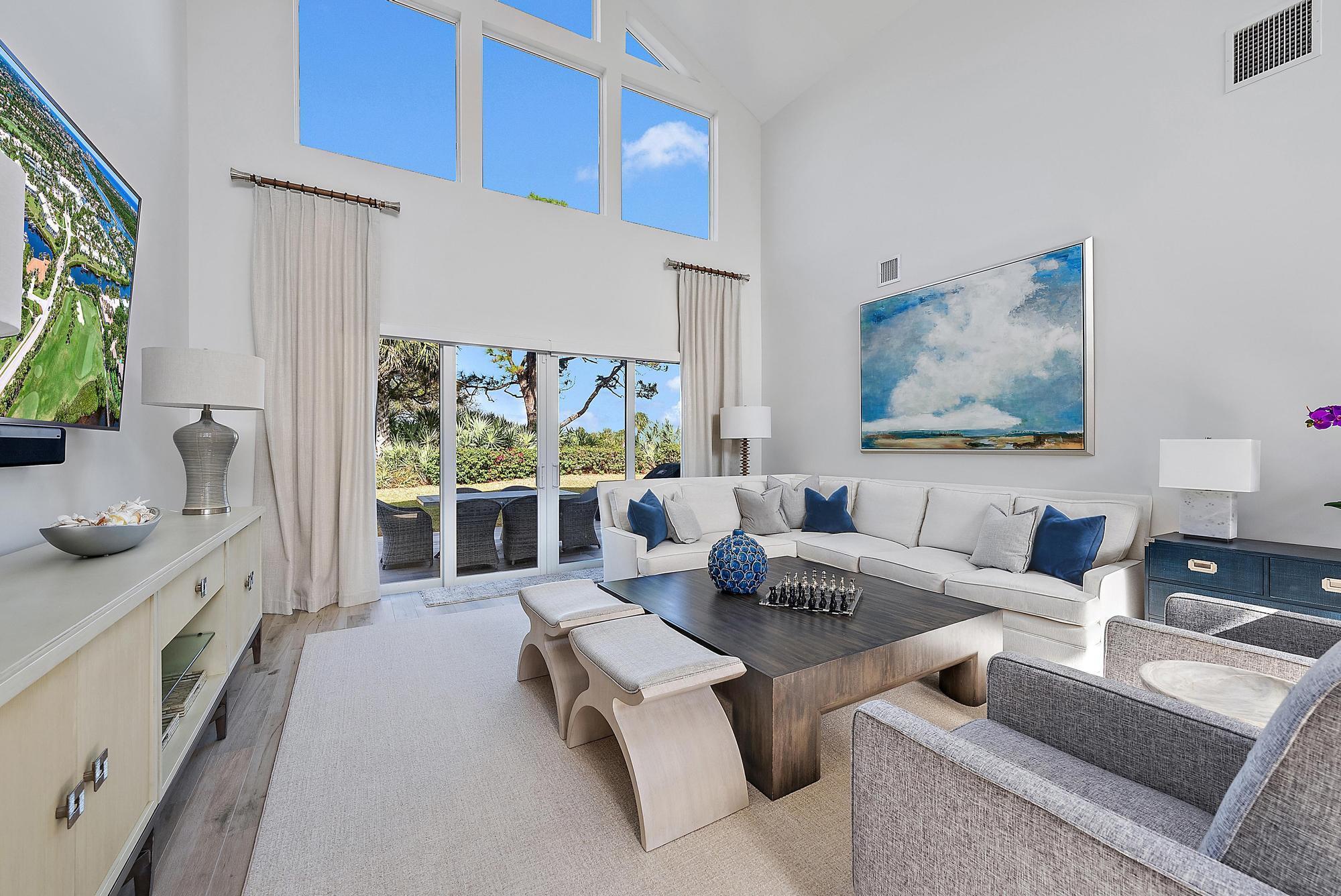 JUPITER HILLS VILLAGE - Residential