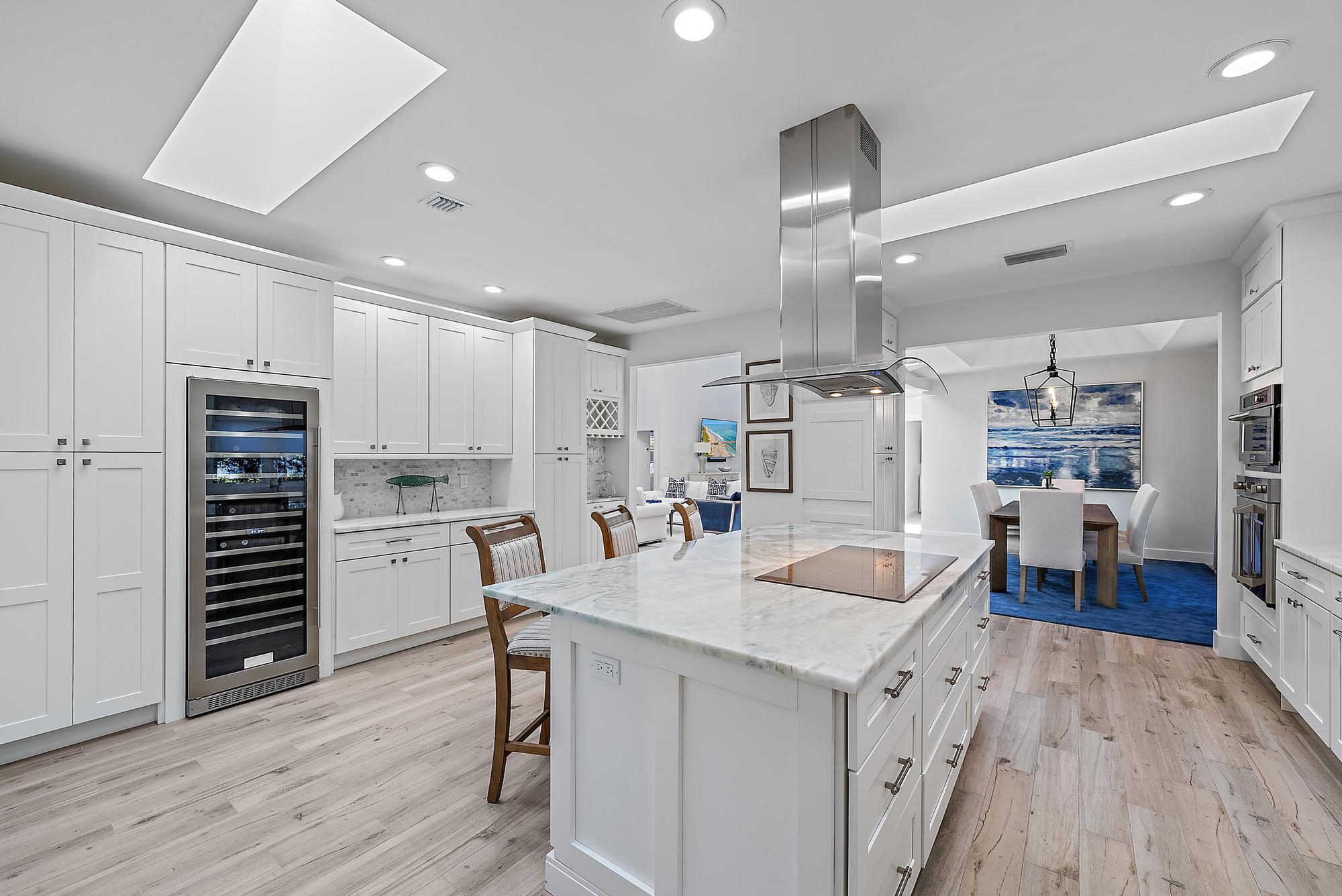 JUPITER HILLS VILLAGE - Residential