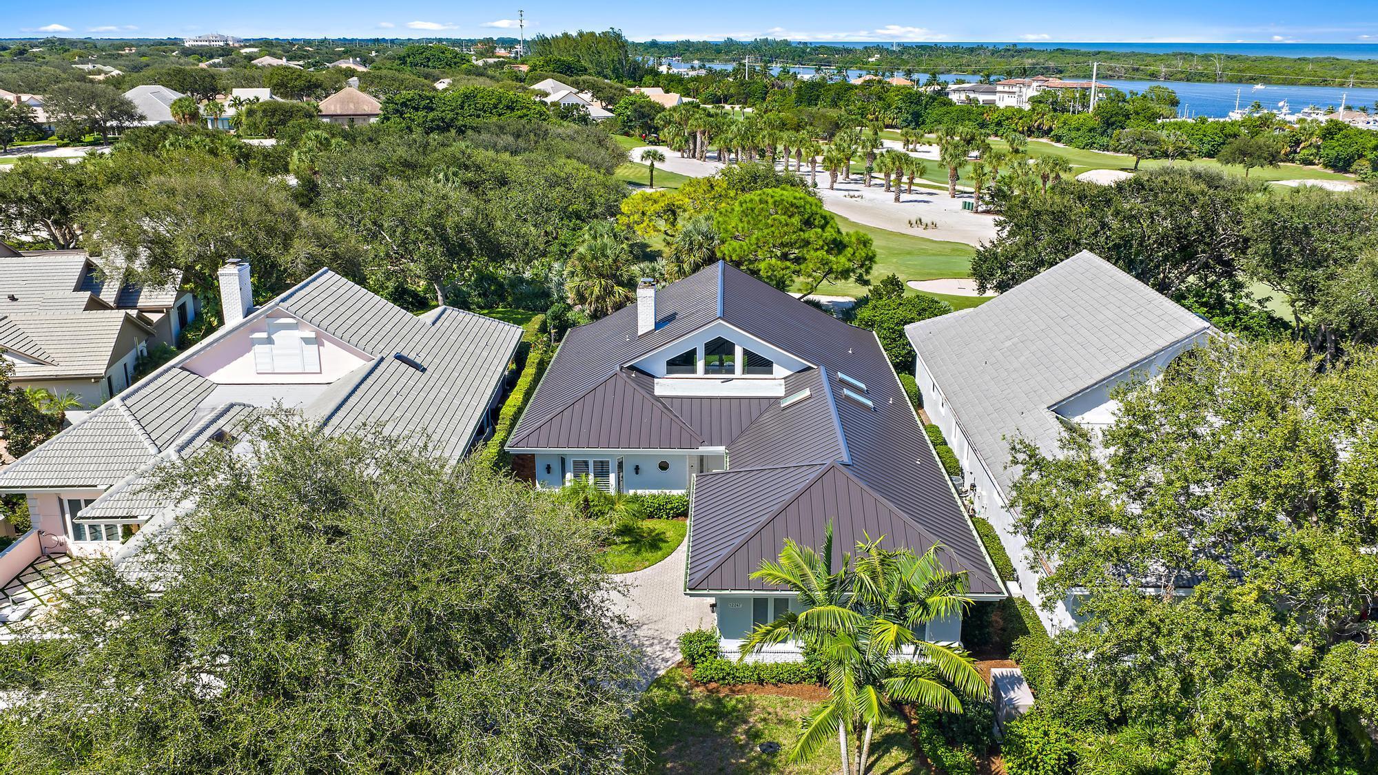 JUPITER HILLS VILLAGE - Residential