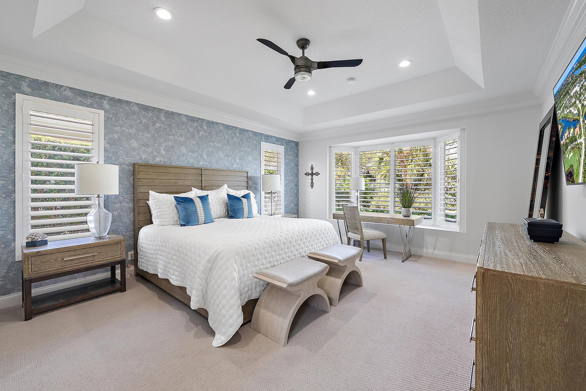 JUPITER HILLS VILLAGE - Residential