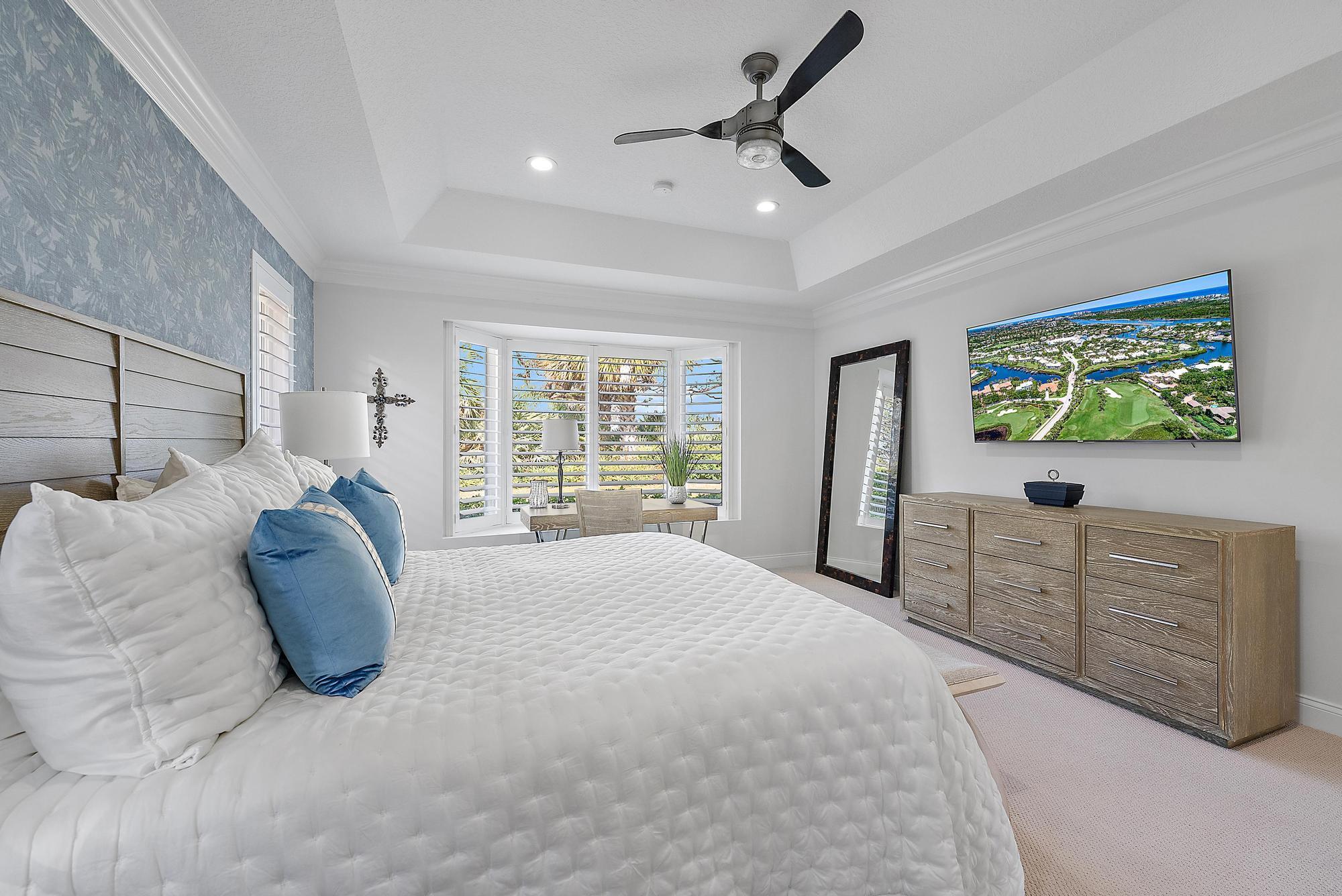 JUPITER HILLS VILLAGE - Residential