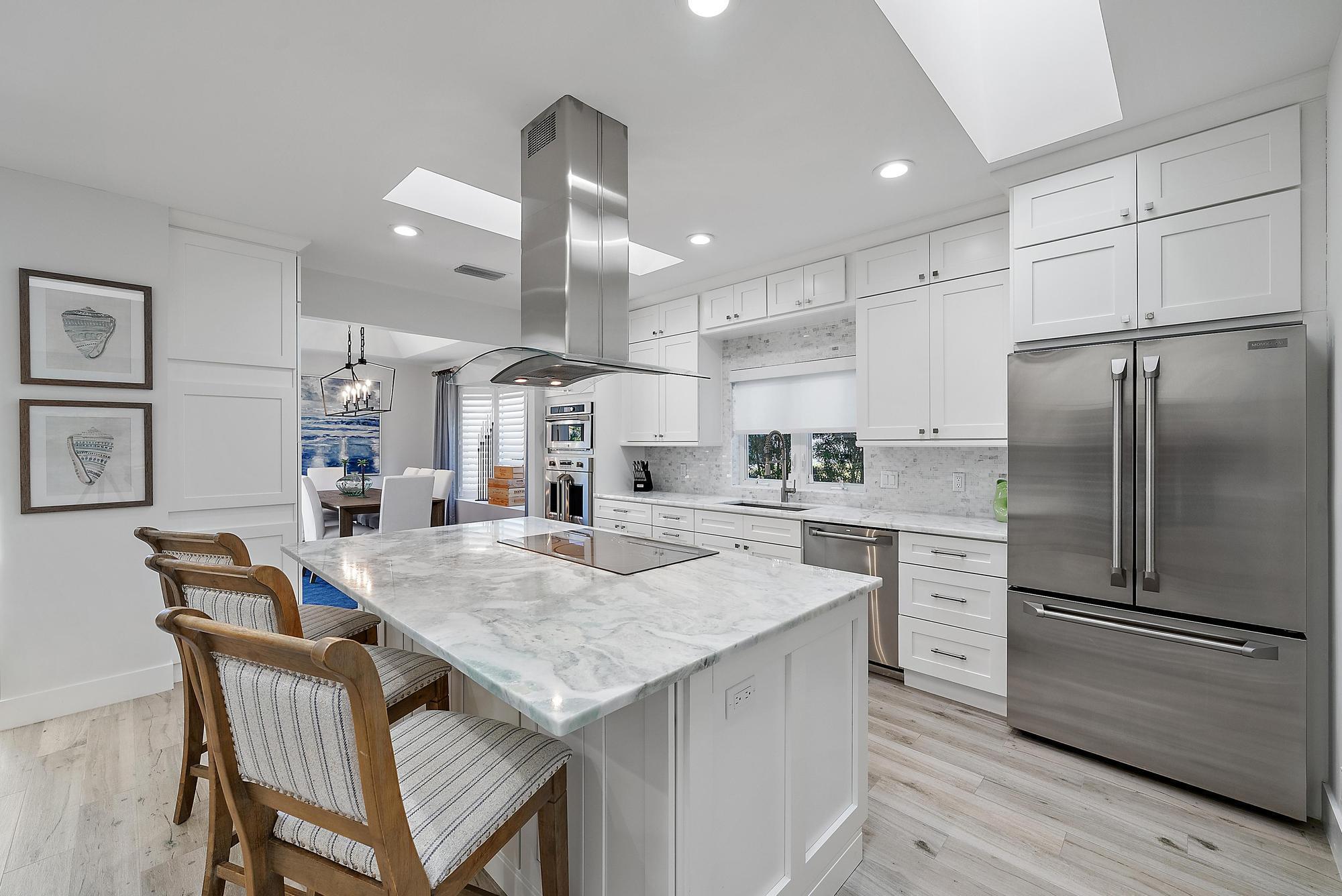 JUPITER HILLS VILLAGE - Residential