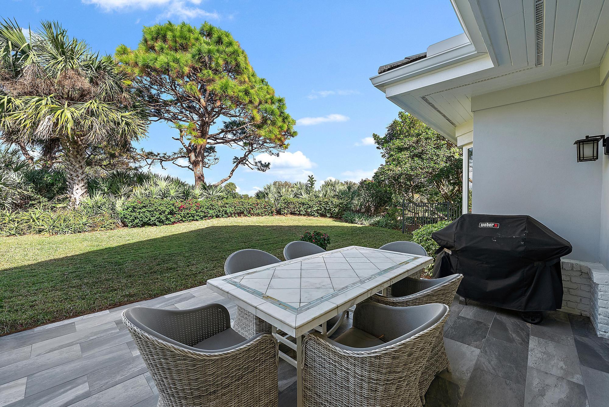 JUPITER HILLS VILLAGE - Residential