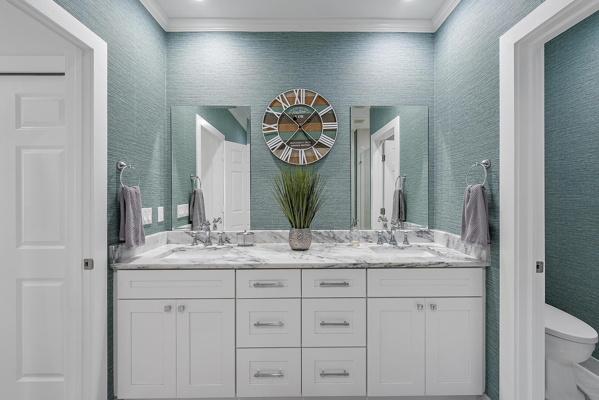 JUPITER HILLS VILLAGE - Residential