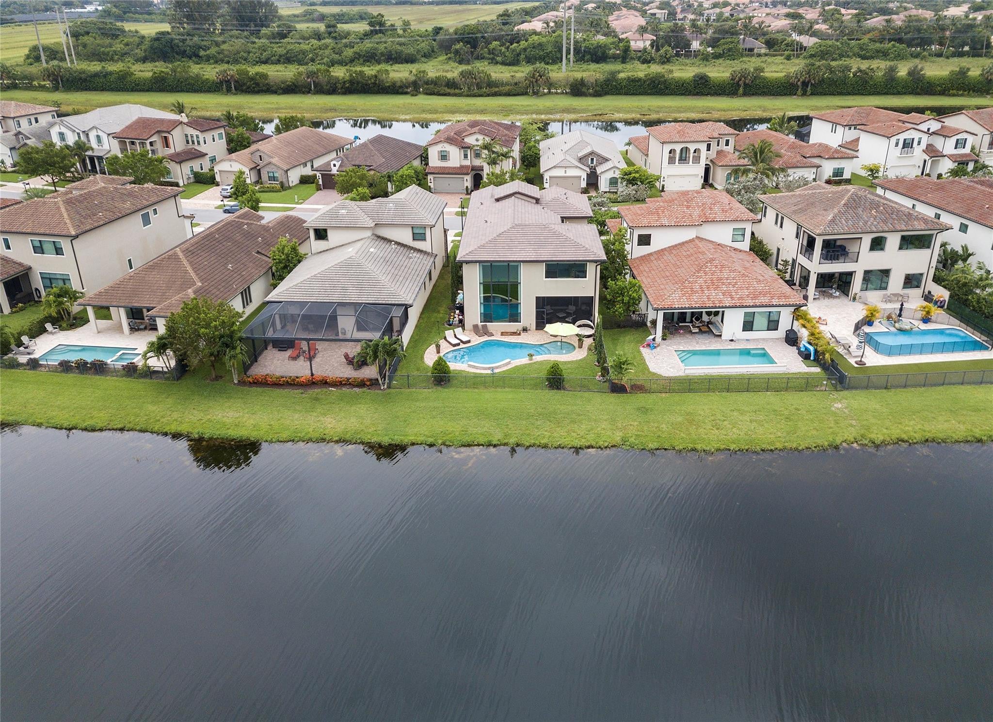 8484 GRAND PRIX Lane