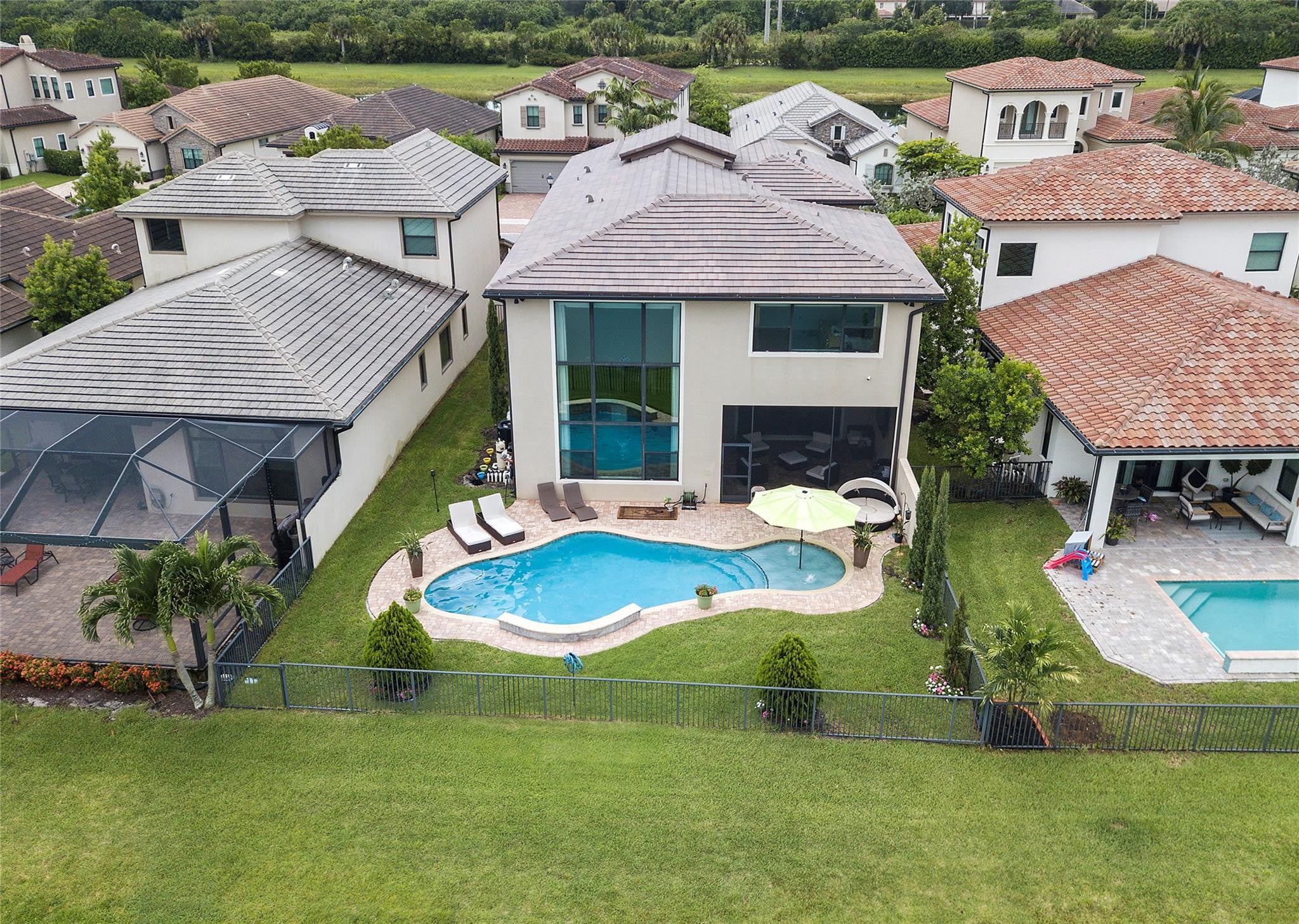 8484 GRAND PRIX Lane