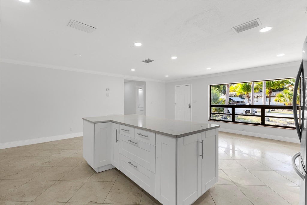 Photo of 3313 SW 19th Street, Fort Lauderdale, FL 33312 (MLS # B26046252)
