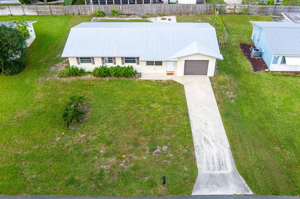 Photo of 1340 SE Sandpiper Lane, Stuart, FL 34996 (MLS # R11031645)