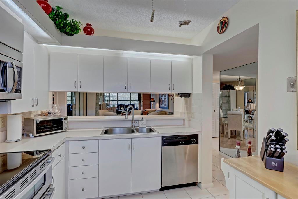 WHITEHALL CONDO OF THE LANDS OF THE PRESIDENT - Residential