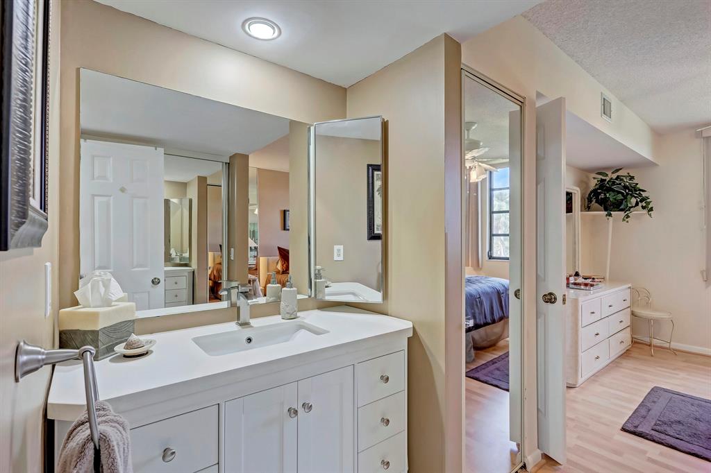 WHITEHALL CONDO OF THE LANDS OF THE PRESIDENT - Residential