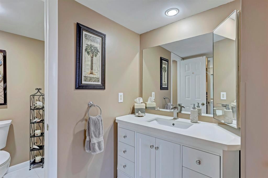 WHITEHALL CONDO OF THE LANDS OF THE PRESIDENT - Residential