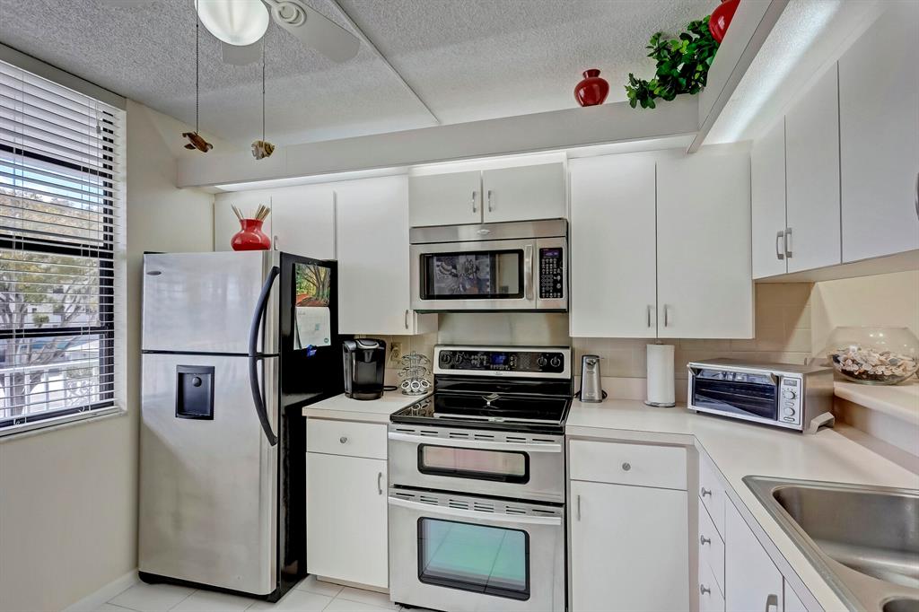 WHITEHALL CONDO OF THE LANDS OF THE PRESIDENT - Residential