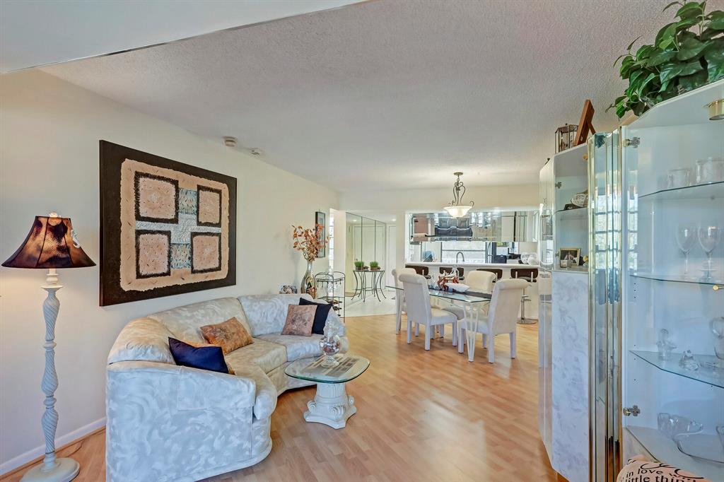 WHITEHALL CONDO OF THE LANDS OF THE PRESIDENT - Residential