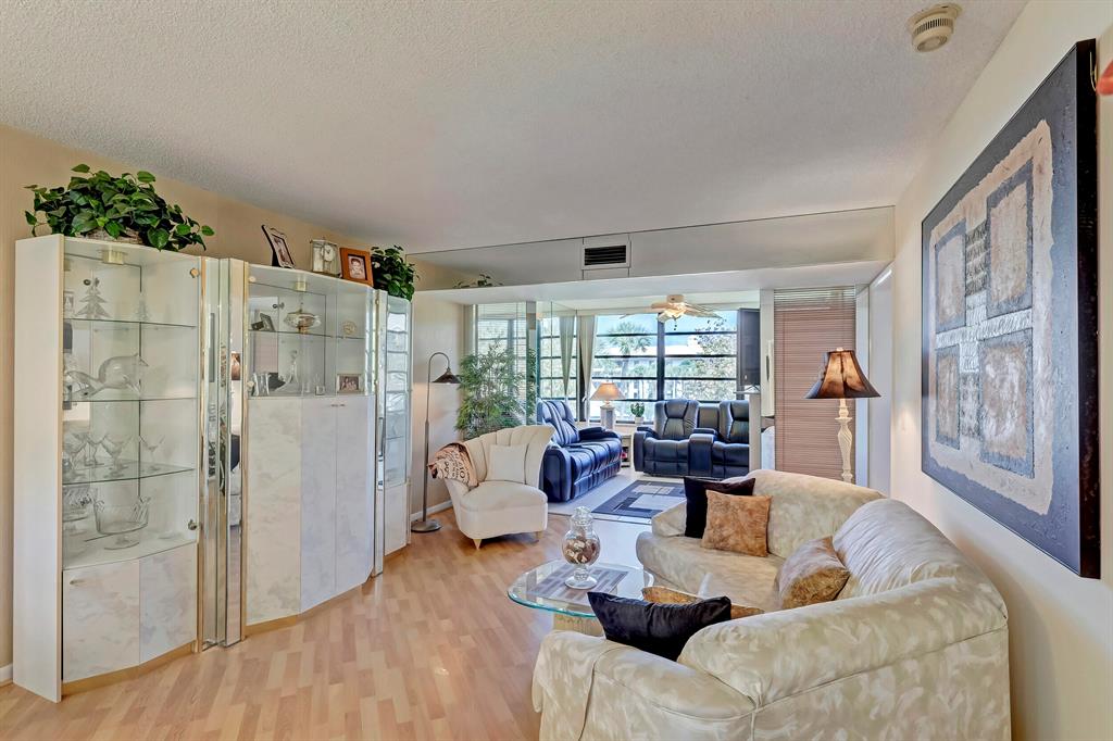 WHITEHALL CONDO OF THE LANDS OF THE PRESIDENT - Residential