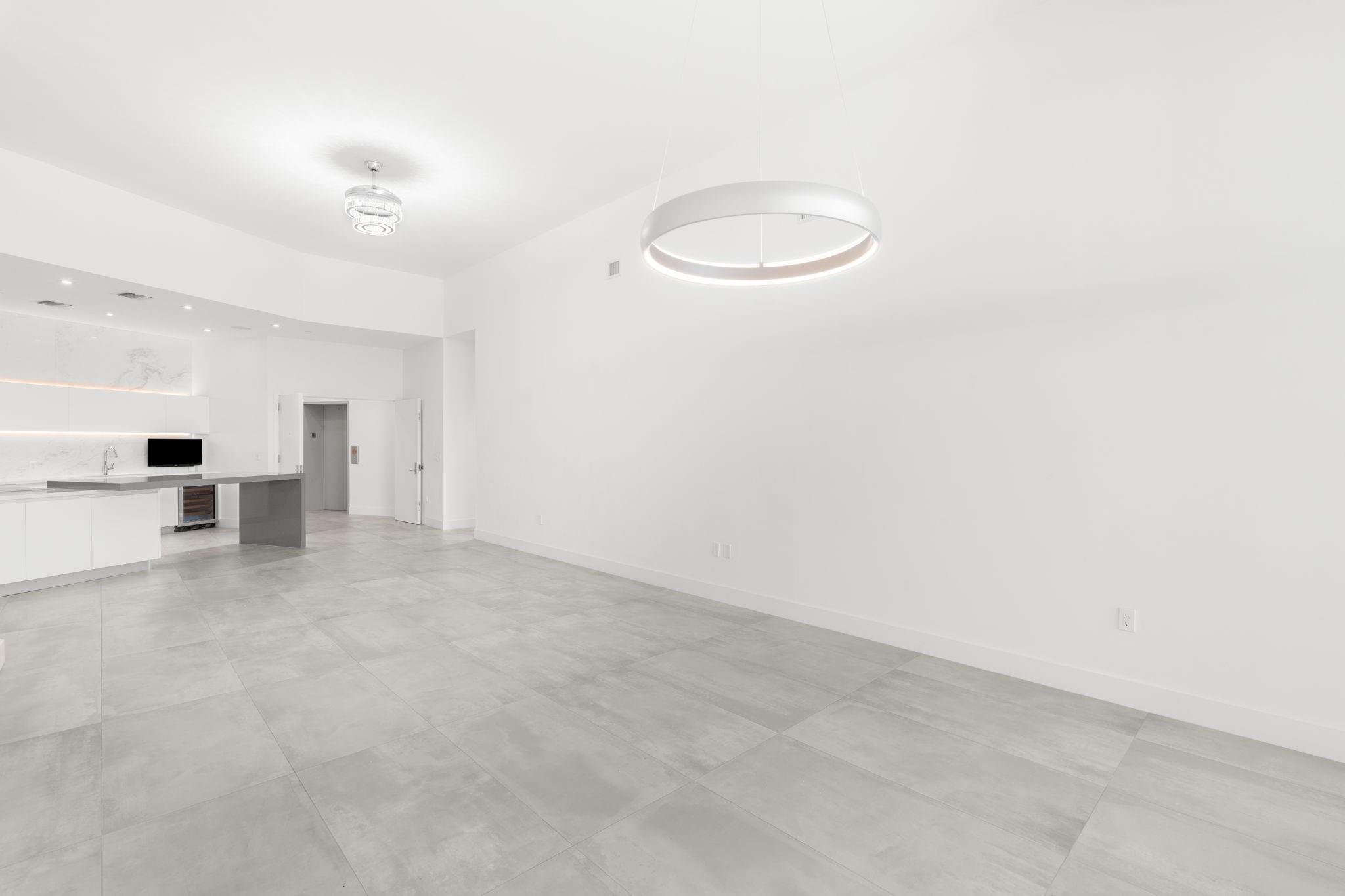 PARAMOUNT - Residential