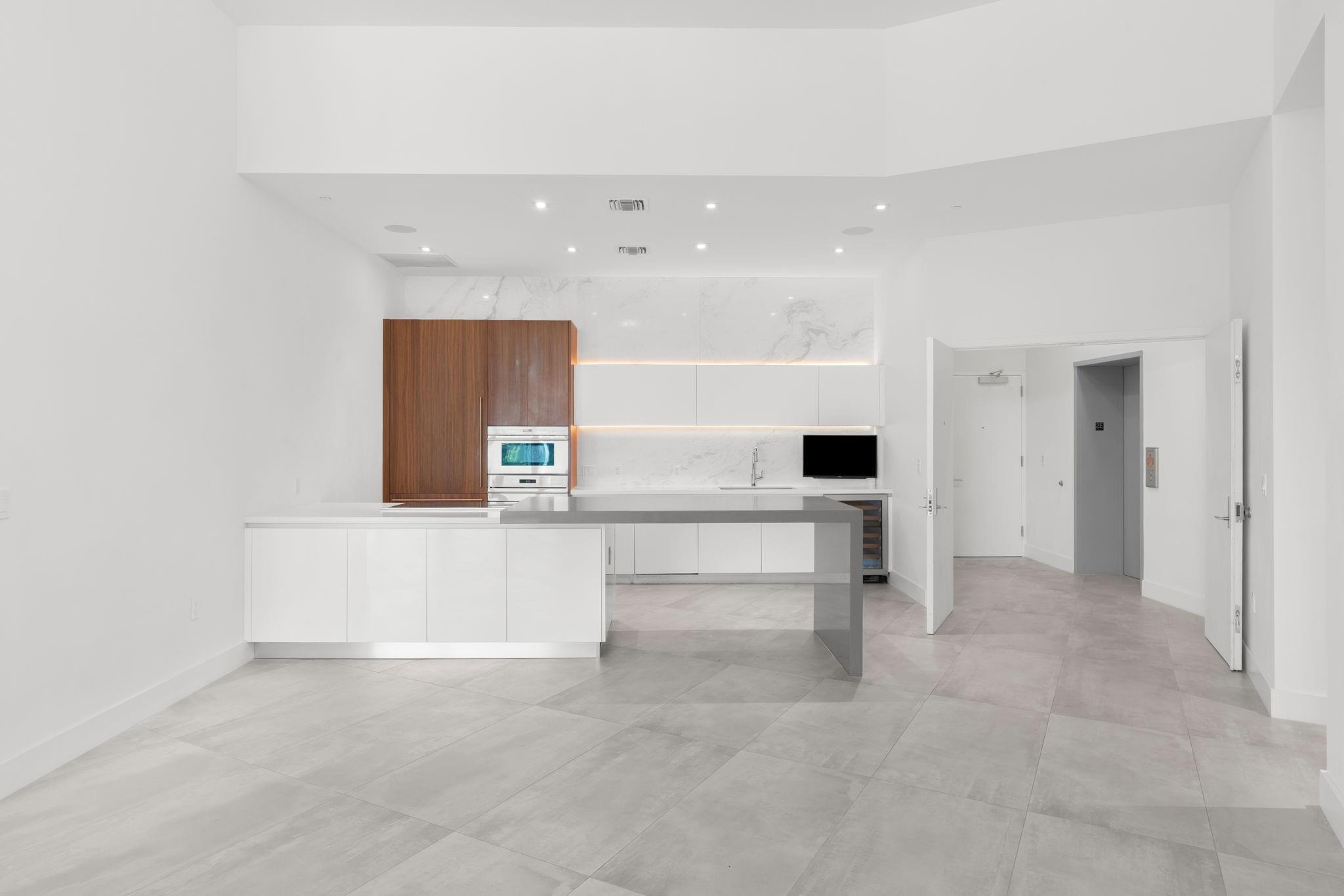 PARAMOUNT - Residential