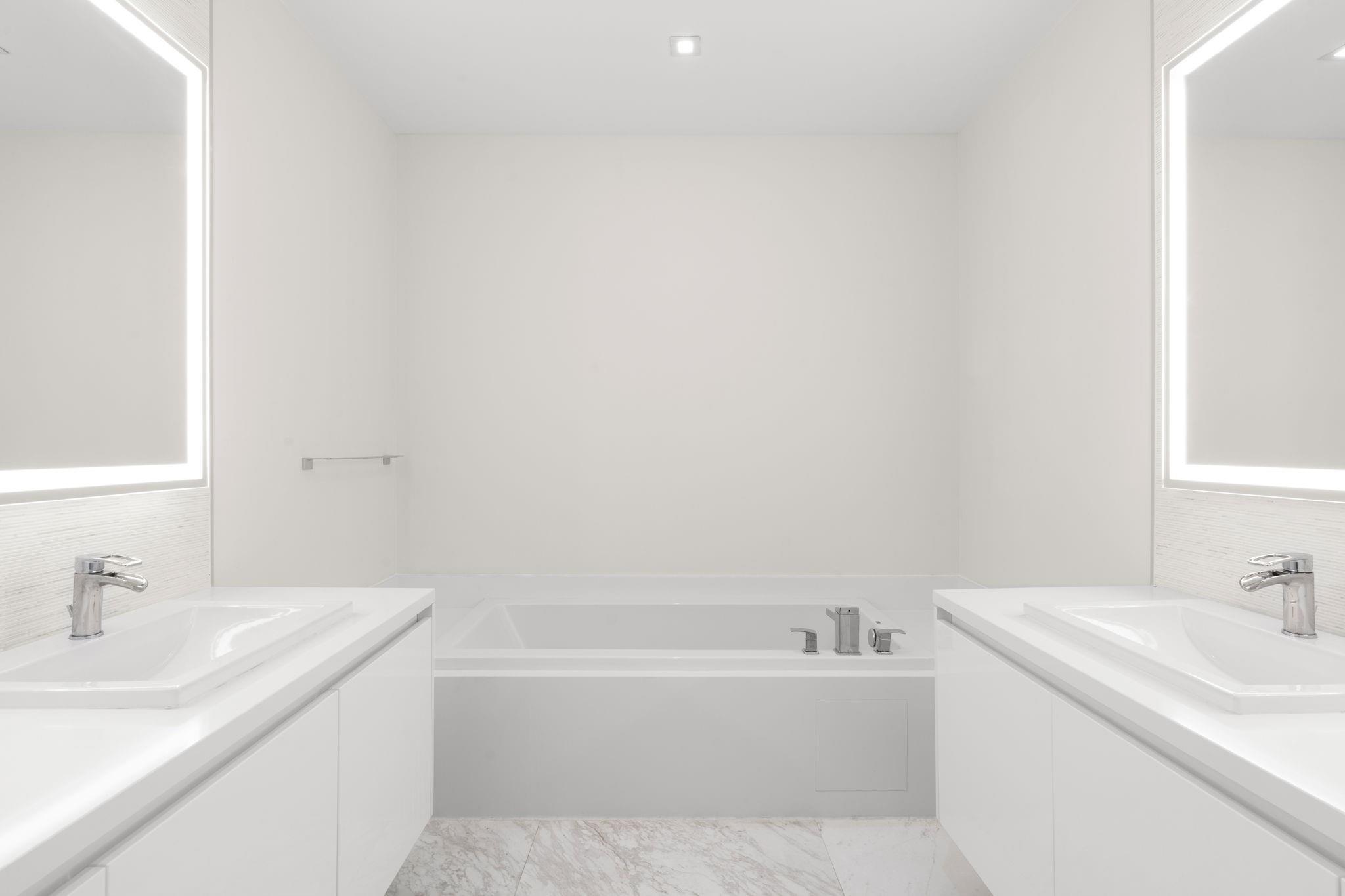 PARAMOUNT - Residential