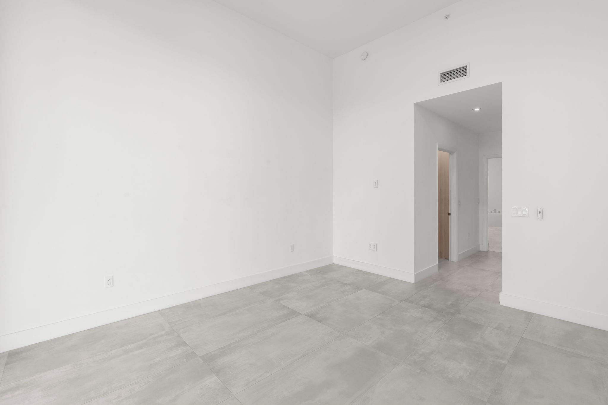 PARAMOUNT - Residential