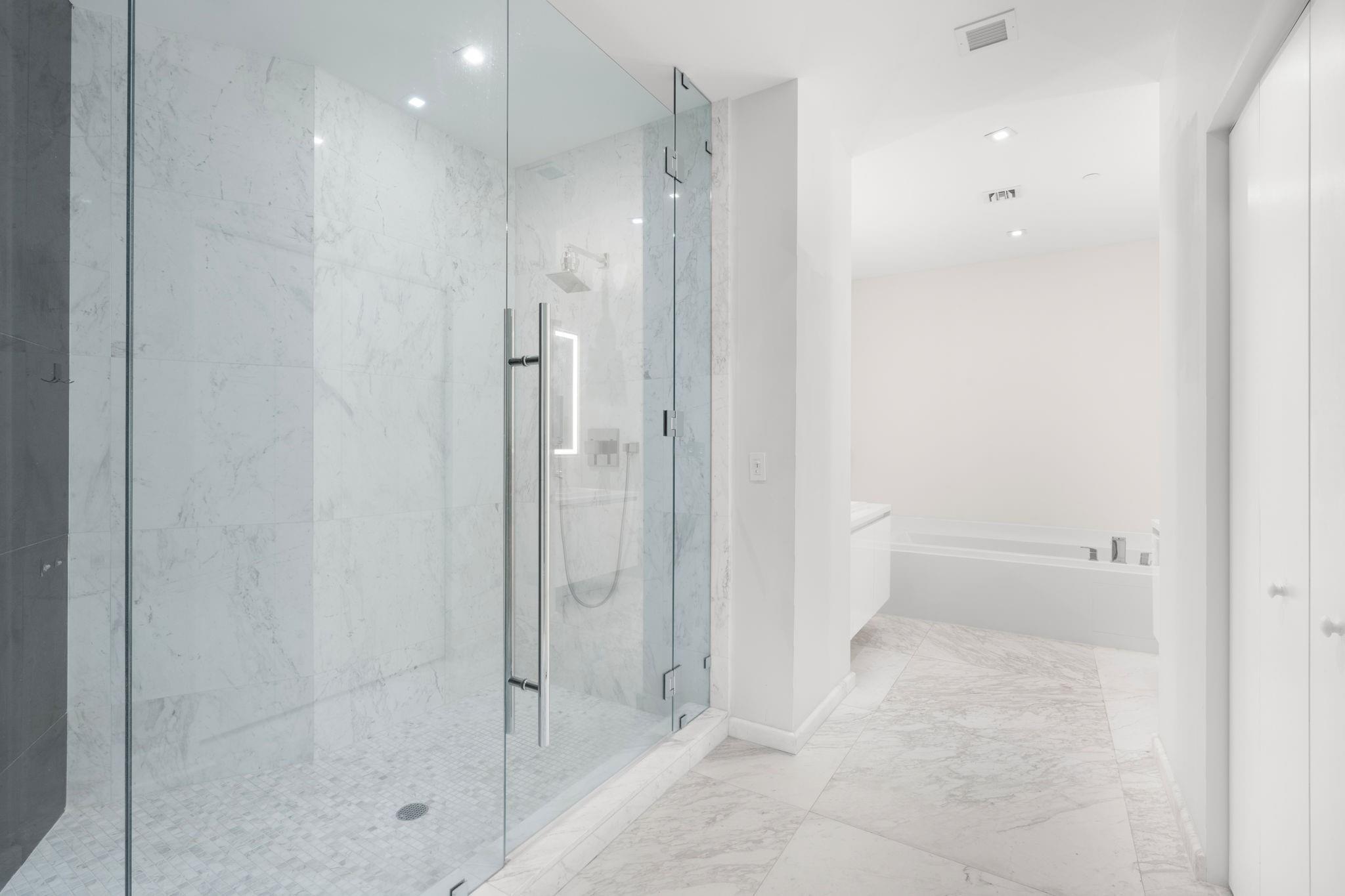 PARAMOUNT - Residential