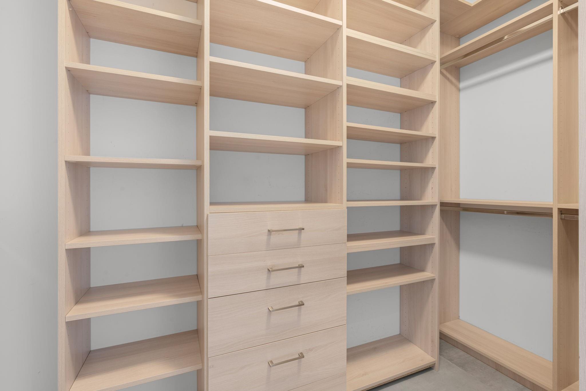 PARAMOUNT - Residential