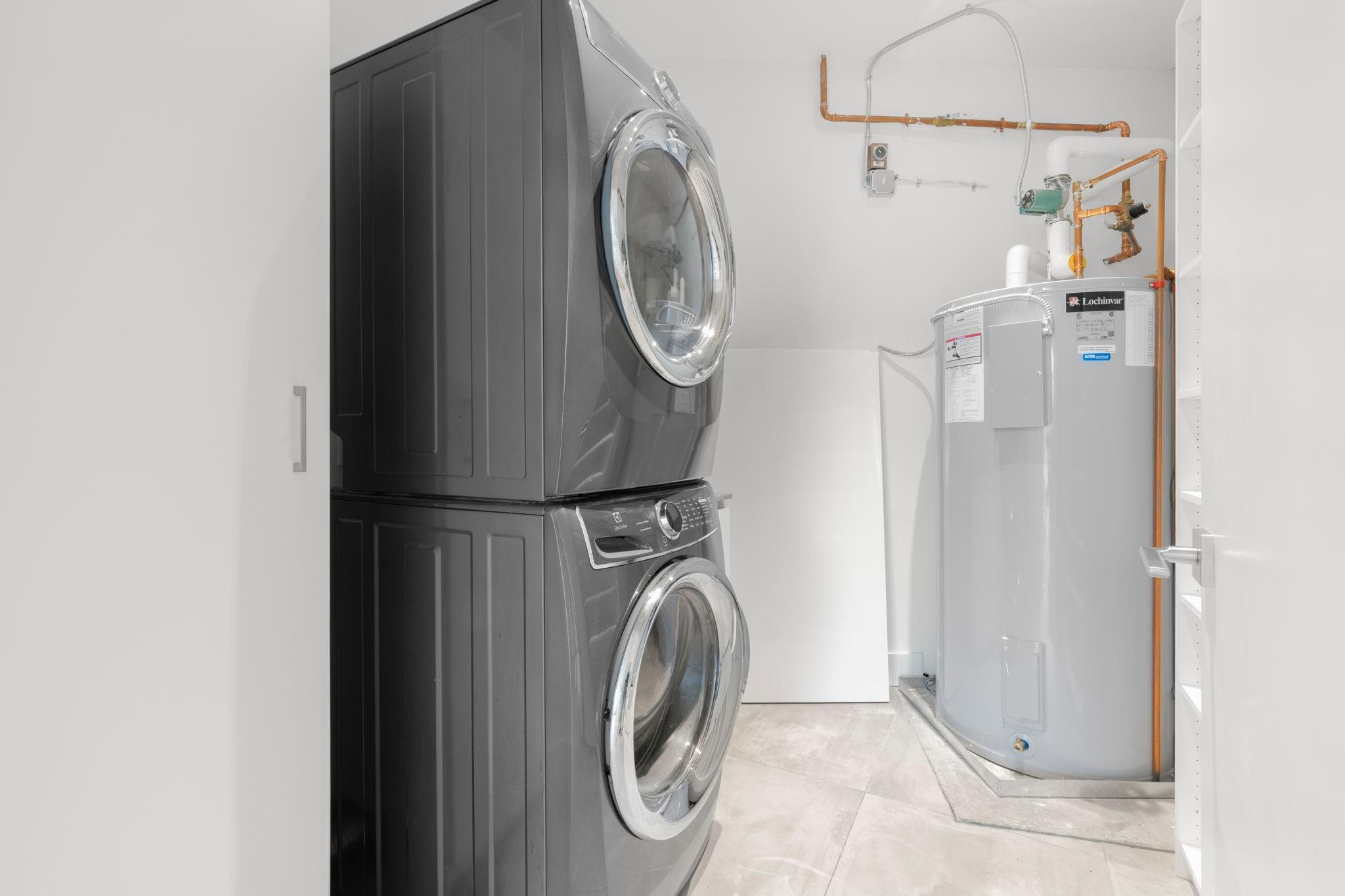 PARAMOUNT - Residential