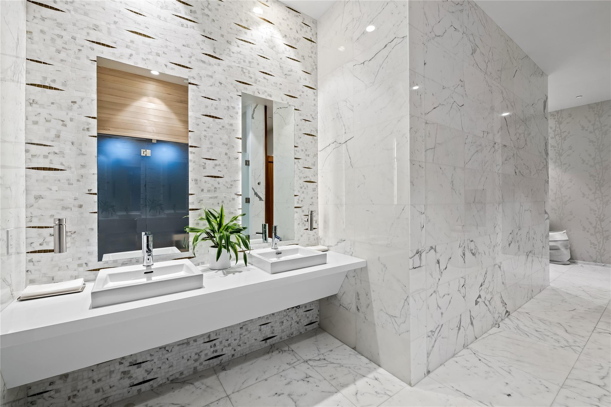 PARAMOUNT - Residential