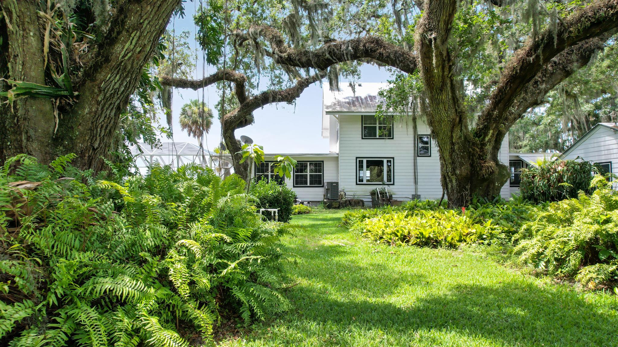 METES AND BOUNDS - Land