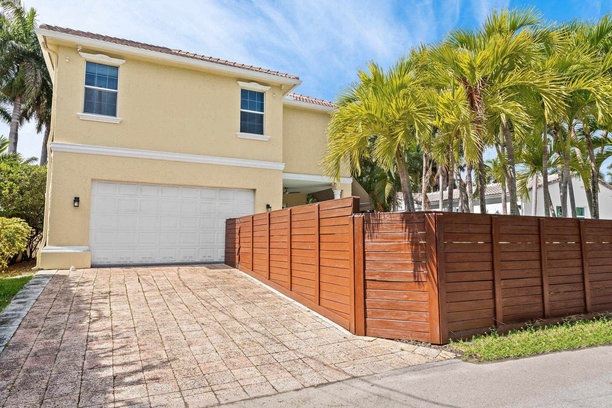 HOLLYWOOD LAKES SECTION - Residential