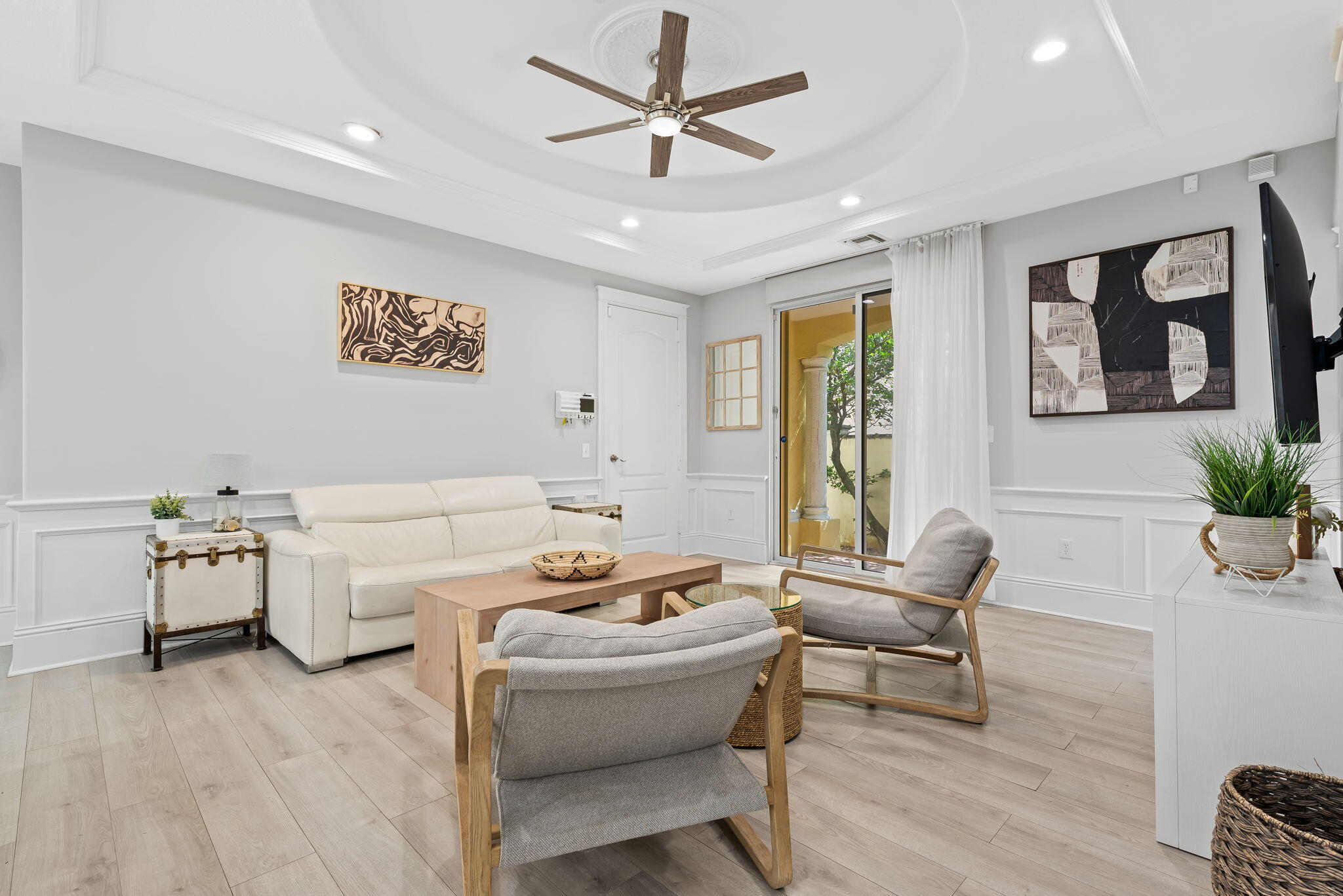 HOLLYWOOD LAKES SECTION - Residential