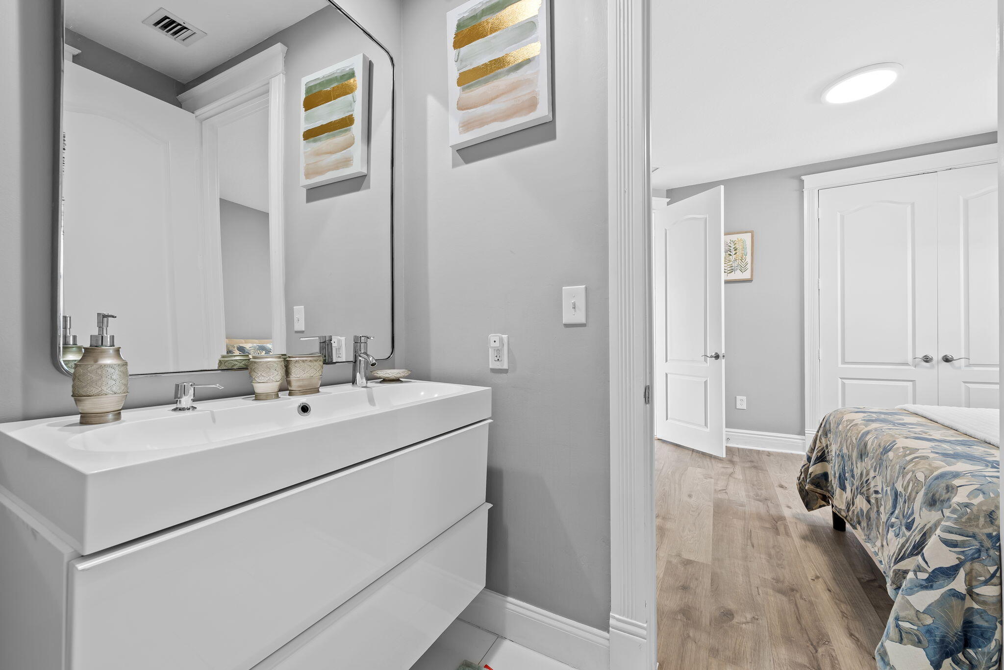 HOLLYWOOD LAKES SECTION - Residential