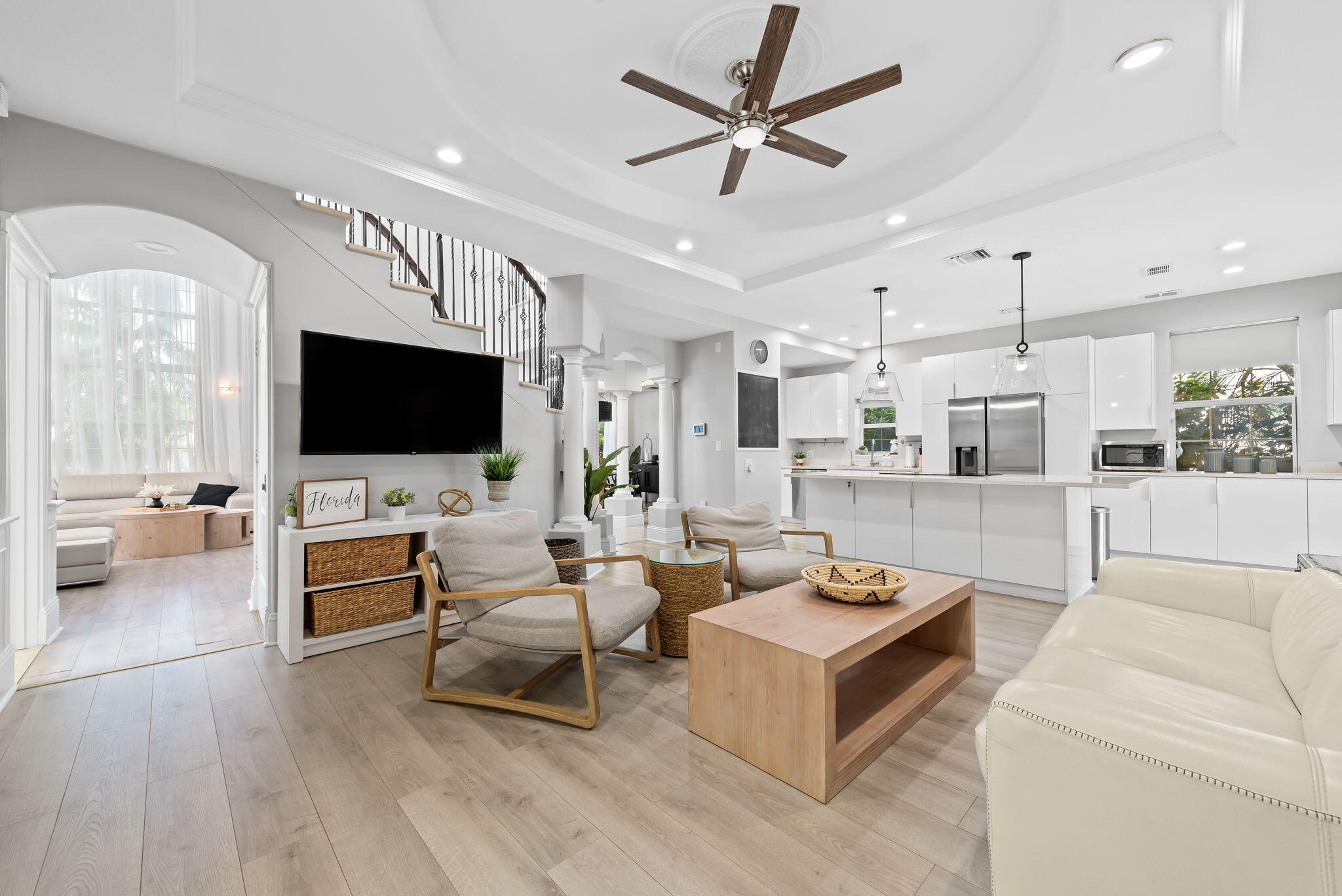HOLLYWOOD LAKES SECTION - Residential