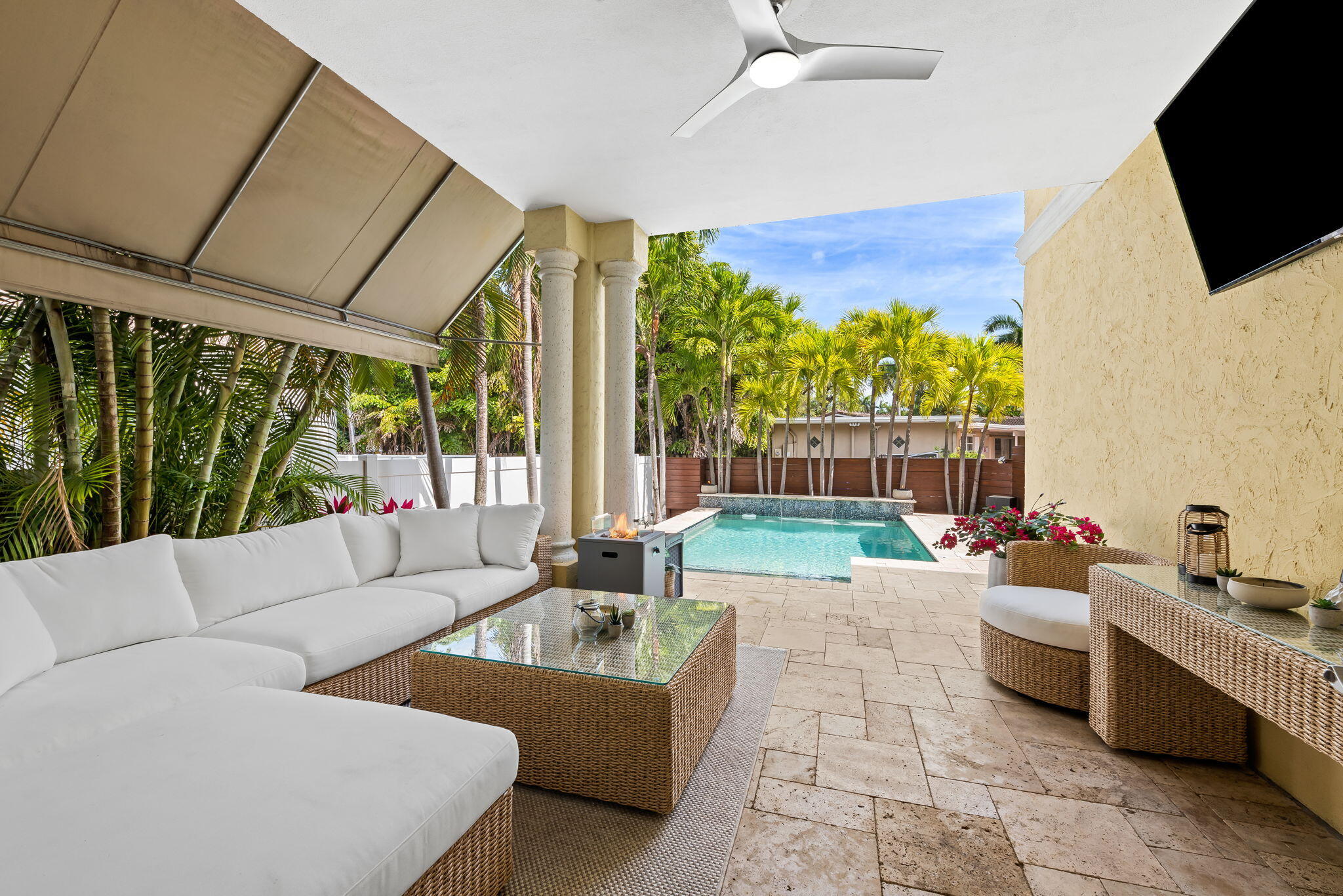 HOLLYWOOD LAKES SECTION - Residential