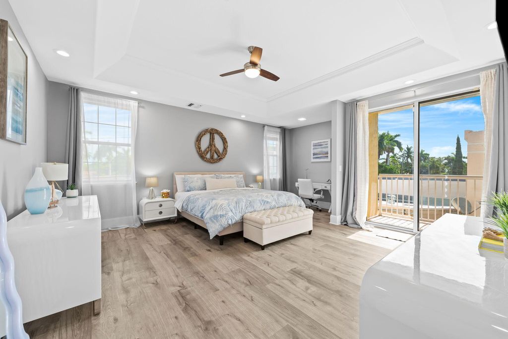 Photo of 919 Hollywood Boulevard, Hollywood, FL 33019 (MLS # B26028985)