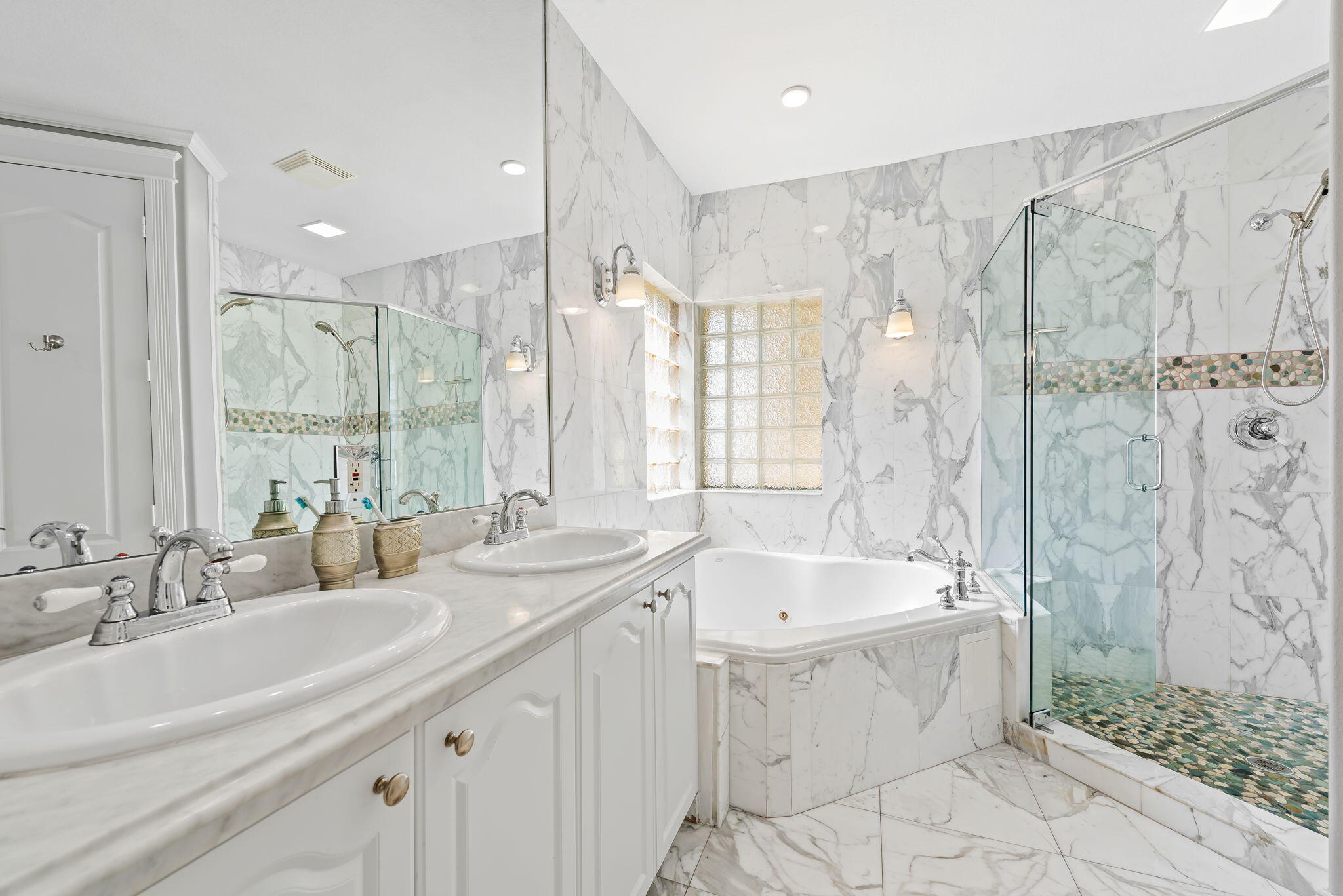 HOLLYWOOD LAKES SECTION - Residential