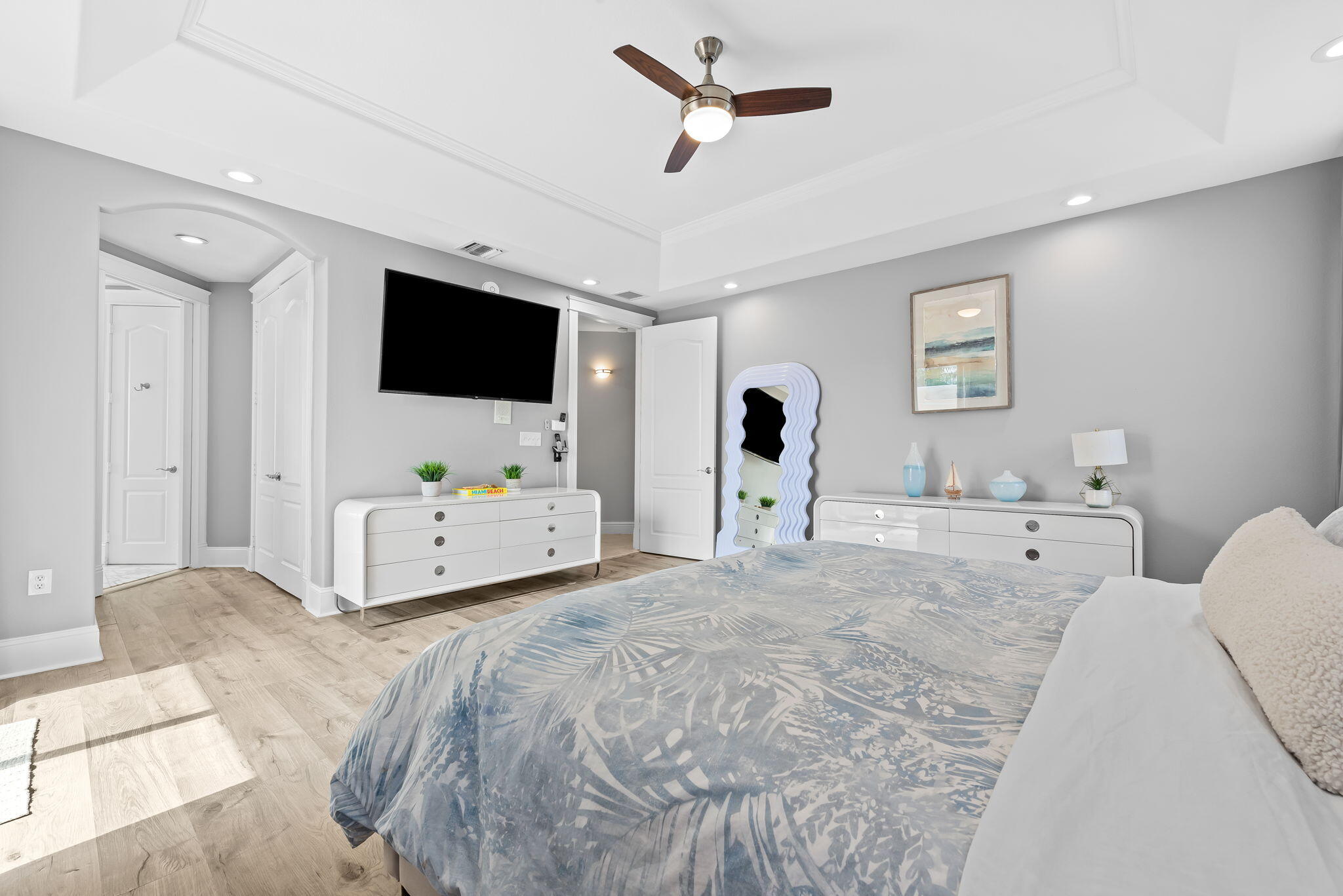 HOLLYWOOD LAKES SECTION - Residential