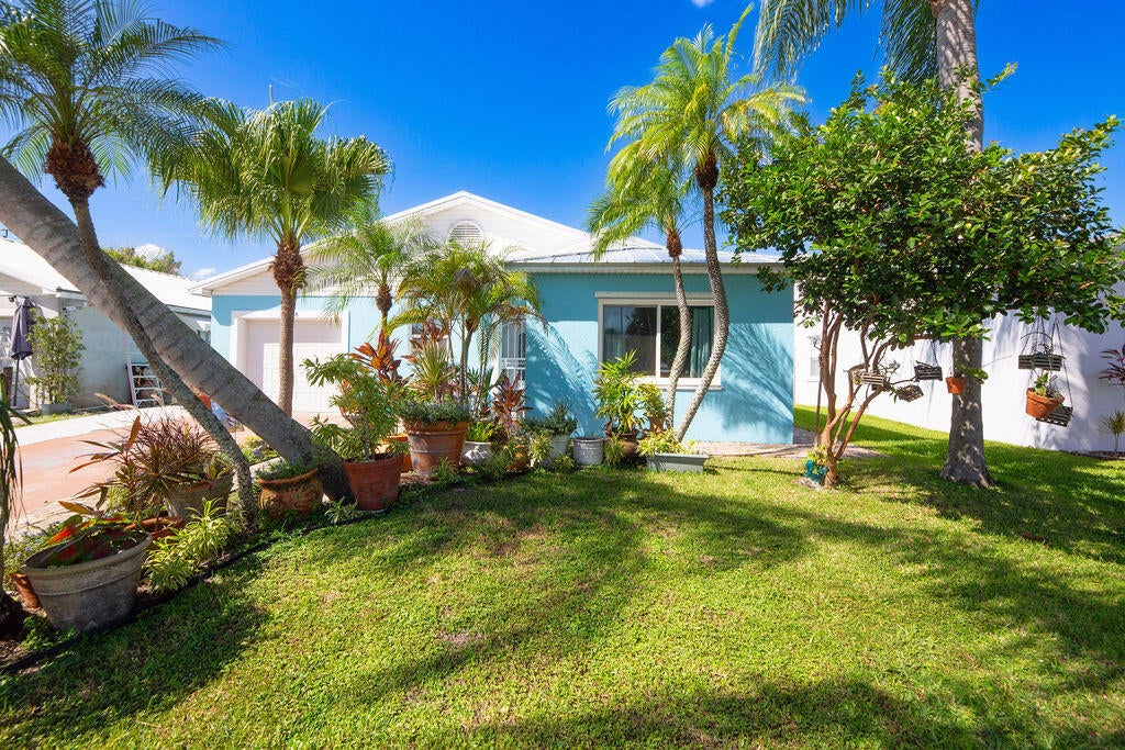 5638 SE MITZI Lane