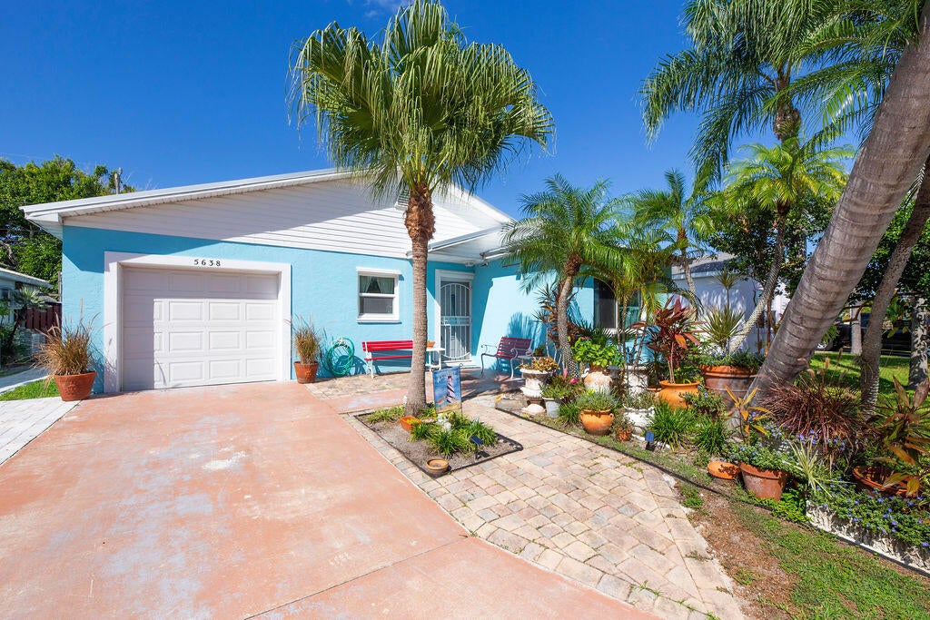 5638 SE MITZI Lane