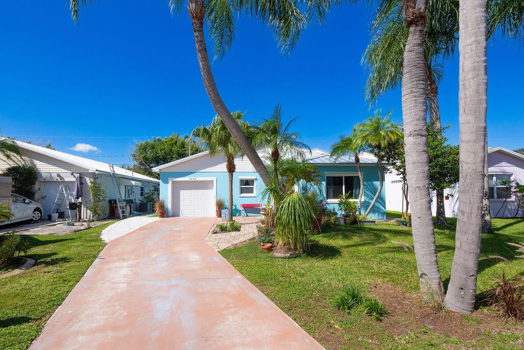 5638 SE MITZI Lane