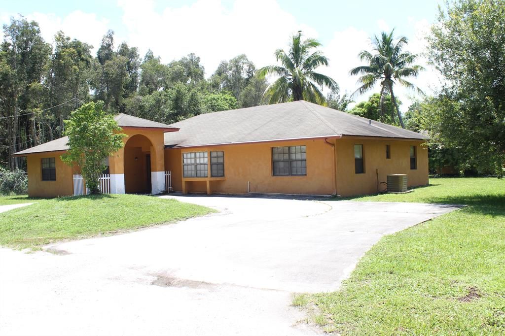 Photo of 2701 Rhode Island Avenue, Fort Pierce, FL 34947 (MLS # R10705384)