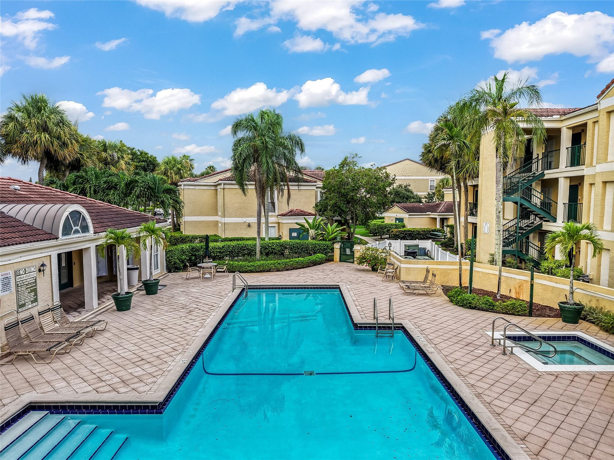 SAVANNAH AT RIVERSIDE - Residential