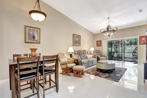 9308 Swansea Lane, West Palm Beach, FL MLS: R11092785