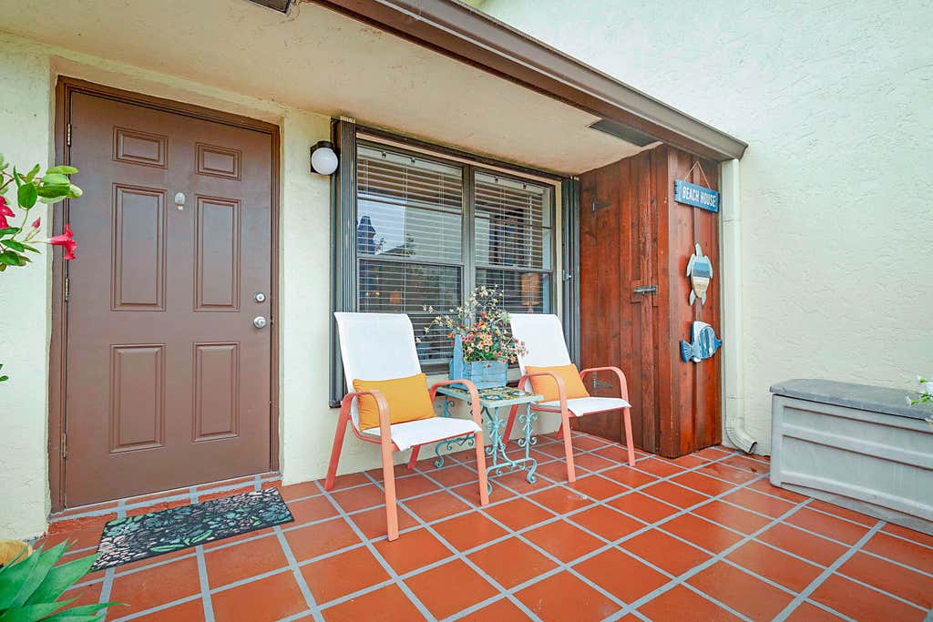 Photo of 8071 SE Villa Circle, Hobe Sound, FL 33455 (MLS # B26046919)